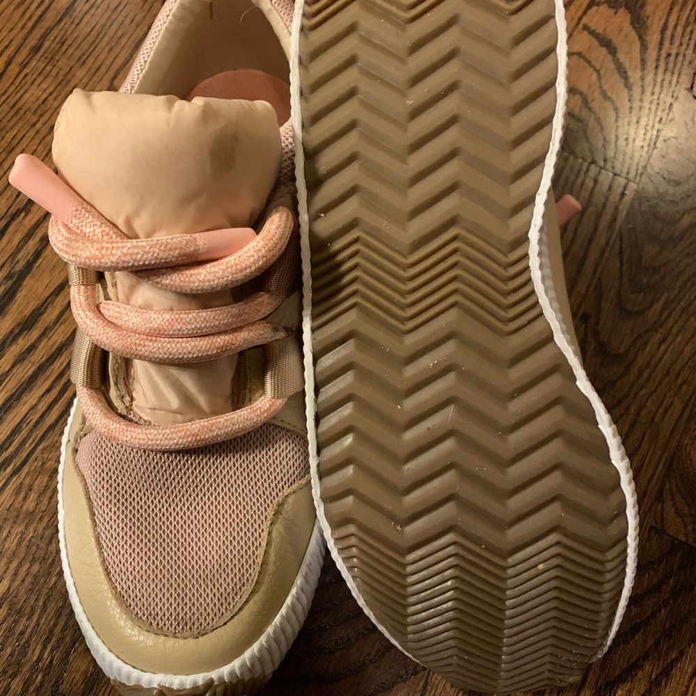 Dusty pink Sorel booties